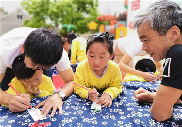 1558674683985656.jpg 北侖區(qū)春曉成校開展“傳承好家風(fēng)·弘揚(yáng)傳統(tǒng)美德”5.29家風(fēng)宣講活動(dòng)_副本.jpg