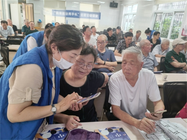 老有所學(xué) 老年人樂(lè)享智能生活2.jpg