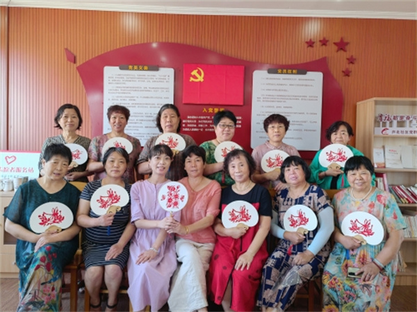 紅色剪紙寄初心 清風(fēng)畫扇倡廉潔1.jpg