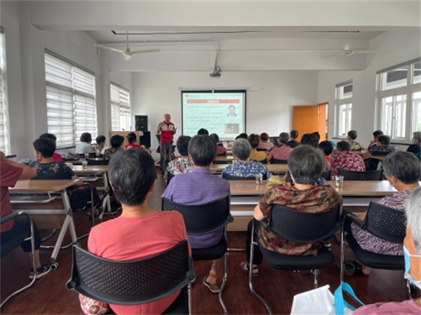 健康講座進(jìn)社區(qū) 急救知識(shí)惠村民.jpg