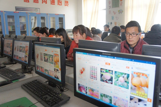 宋樓鎮(zhèn)社區(qū)教育中心攜手創(chuàng)建省農(nóng)村電子商務(wù)示范鎮(zhèn).jpg