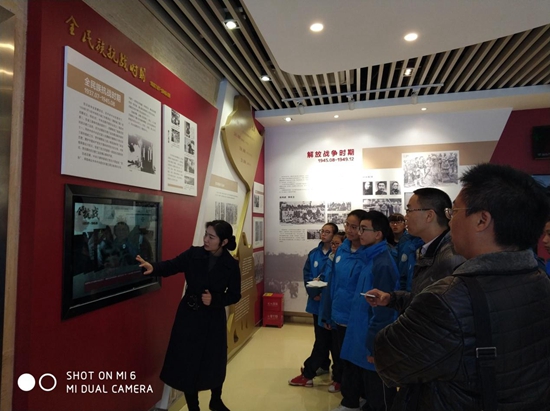 1513839520688783.jpg 觀看革命影視片段.jpg