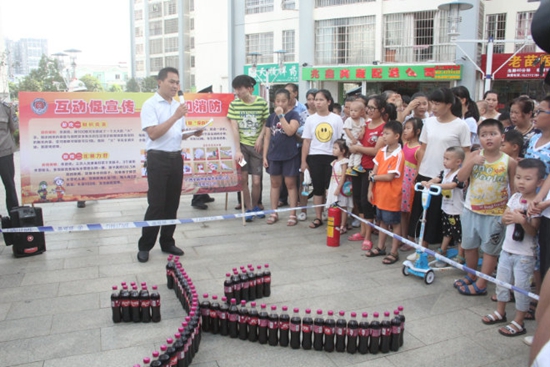 圖3：開展消防知識有獎?chuàng)尨鸹顒?jpg