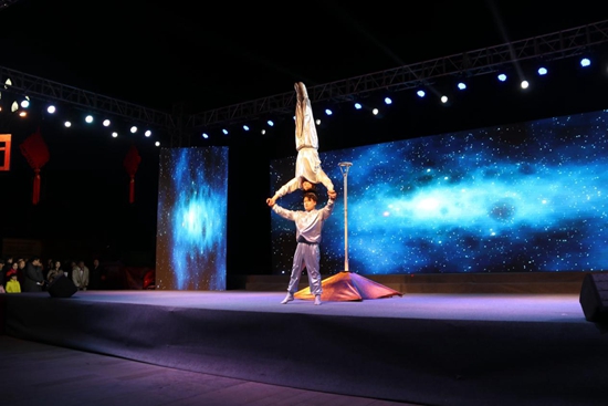 1517822970763814.jpg 雜技表演.jpg