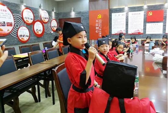 孩子們積極地表達自己對國學(xué)的理解.jpg