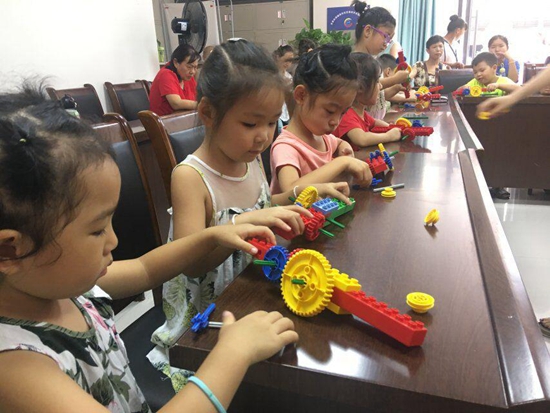 1533778757559309.jpg 邊思考邊動(dòng)手.jpg