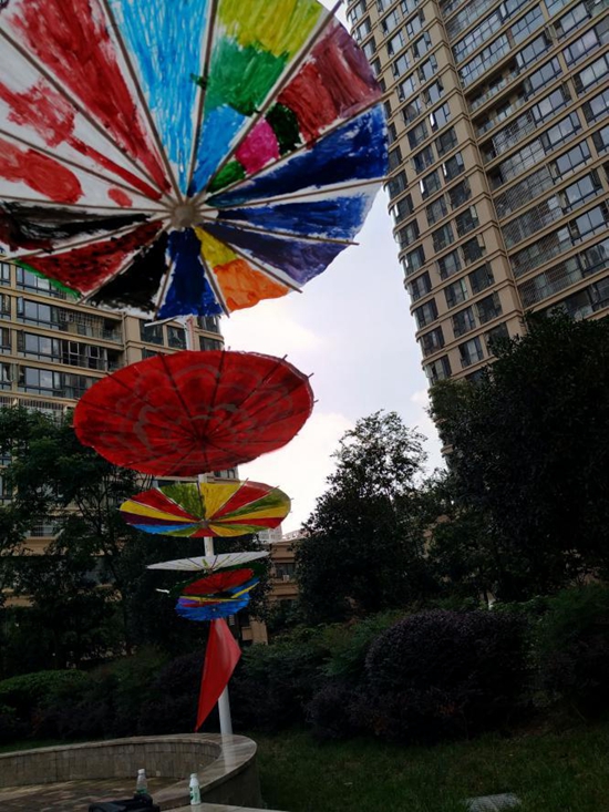 1533779385482850.jpg 紙傘落于樓宇間.jpg