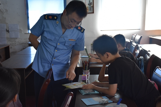 1534404259939852.jpg 寧波市北侖春曉成校為假日學(xué)校學(xué)生開展食品安全宣傳教育講座_副本.jpg