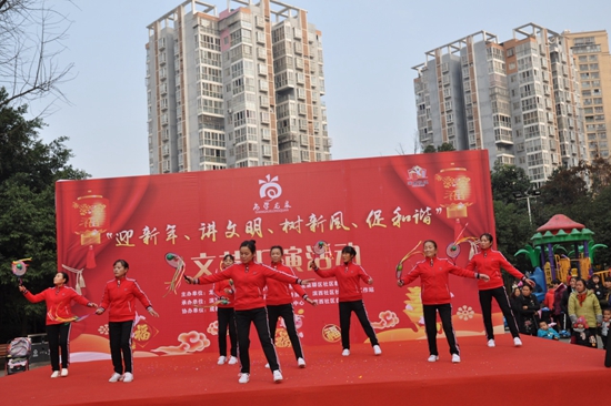 1546069078716882.jpg 陽光柔力球?qū)W習(xí)團(tuán)隊(duì)才藝展示.jpg