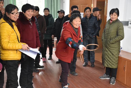 寧波市北侖區(qū)春曉：舉辦老年人趣味運(yùn)動(dòng)會(huì)_副本.jpg