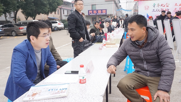 北侖大碶 送崗位亮服務(wù)，“春風(fēng)行動(dòng)”在身邊1.JPG