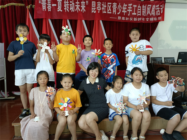 1626671441872402.jpg “青春一夏 扇動(dòng)未來(lái)”青少年手工自制風(fēng)扇活動(dòng)走進(jìn)北侖區(qū)春曉成校昆亭社區(qū)假日學(xué)校.jpg