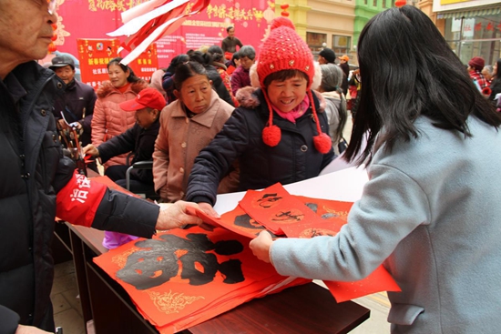 1519267264243360.jpg 一副副飽含著真心祝福和喜氣的春聯(lián).jpg