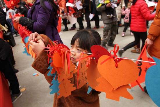 1519267310105855.jpg 為家人系上新春祝福.jpg