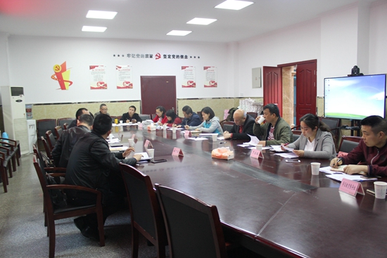 1522141890886392.jpg 龍泉驛區(qū)社區(qū)教育中心為簡陽市社區(qū)教育中心贈送學習資料.jpg