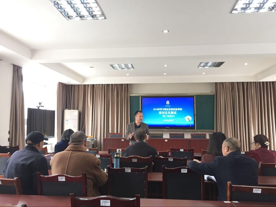 1522229001660105.jpg 分管領(lǐng)導(dǎo)對測試人員進(jìn)行點(diǎn)評.jpg