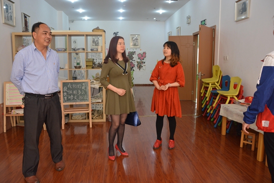 1522835380969303.jpg 參觀青少年活動(dòng)中心書(shū)畫(huà)室.jpg