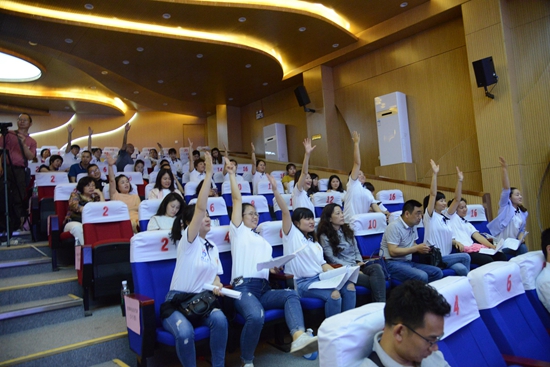 1525772065531659.jpg 觀眾搶答互動(dòng)環(huán)節(jié).jpg