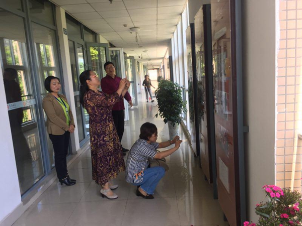 1526290168793970.jpg 考察龍泉街道崇德社區(qū)教育工作站1.jpg