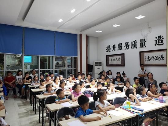 1527586034374116.jpg 大家都在認(rèn)真聽課.jpg