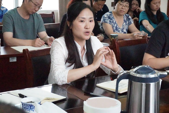 1527824341450784.jpg 社區(qū)教育工作站負(fù)責(zé)人積極建言獻(xiàn)策_(dá)副本.jpg