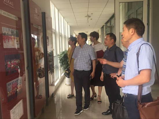 1529025329386552.jpg 參觀考察龍泉街道崇德社區(qū)教育工作站2.jpg