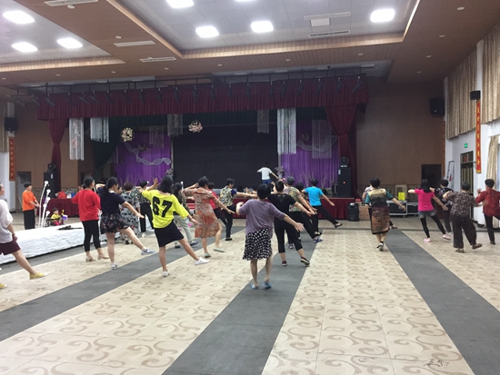 1530780941351008.jpg 北侖區(qū)春曉成校舉辦廣場舞培訓(xùn)班_副本.jpg