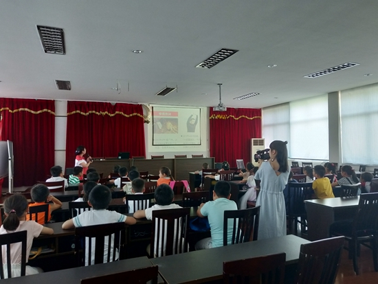 1531731560271964.jpg 寧波市北侖區(qū)春曉成校下設(shè)的假日學(xué)校辦學(xué)形式呈現(xiàn)多樣化.jpg