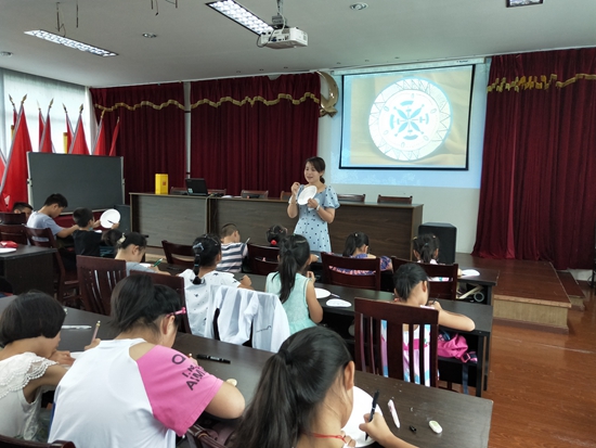 1531731568344870.jpg 寧波市北侖區(qū)春曉成校下設(shè)的假日學(xué)校辦學(xué)形式呈現(xiàn)多樣化 (2).jpg