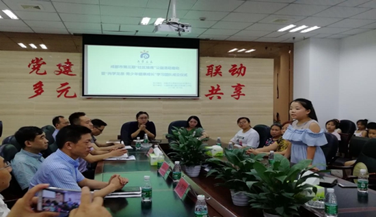 1532050640645888.jpg 學(xué)生代表及學(xué)生家長(zhǎng)代表講話.jpg