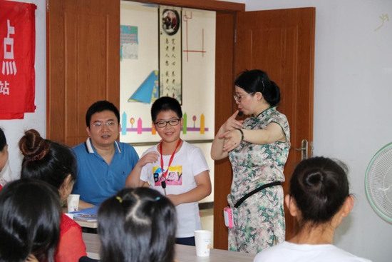 1532482159481540.jpg 與孩子互動(dòng).jpg