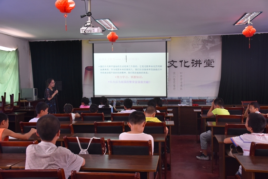 1533175466333236.jpg 寧波市北侖區(qū)春曉成校假日學(xué)校開(kāi)展“八一”建軍節(jié)專(zhuān)題教育活動(dòng)_副本.jpg