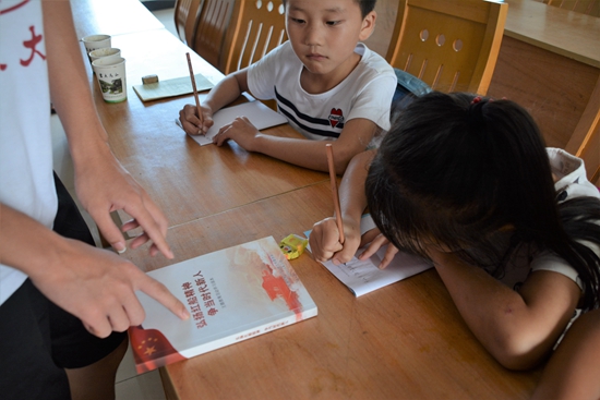 1533175477786924.jpg 寧波市北侖區(qū)春曉成校假日學(xué)校開(kāi)展“八一”建軍節(jié)專(zhuān)題教育活動(dòng) (2)_副本.jpg