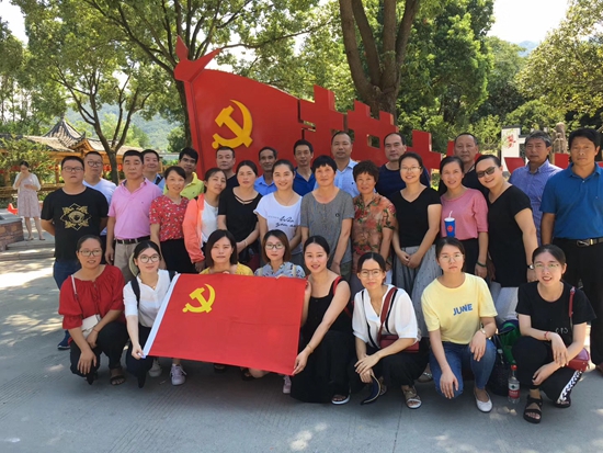 1533803814142419.jpg 寧波市北侖區(qū)春曉成校聯(lián)合慈岙村黨總支組織黨員赴余姚橫坎頭村參觀學(xué)習(xí)_副本.jpg