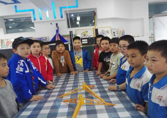 1538962539533226.jpg 體驗(yàn)活動(dòng)中2.jpg