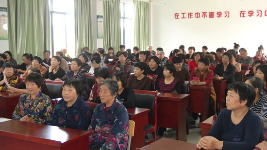 1541128562212633.jpg 寧波市北侖區(qū)春曉成校開展美麗鄉(xiāng)村建設(shè)專題講座_1__副本.jpg