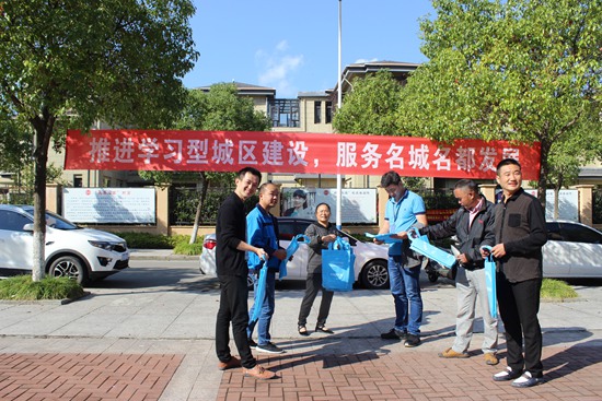 1541128735529909.jpg 寧波市北侖區(qū)春曉成校開展“2018年全民終身學(xué)習(xí)活動周”主題宣傳活動 (2)_副本.jpg