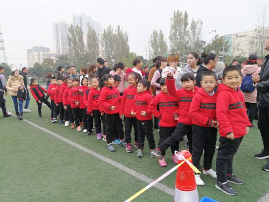 1543456317613070.jpg 列隊(duì)準(zhǔn)備中.jpg