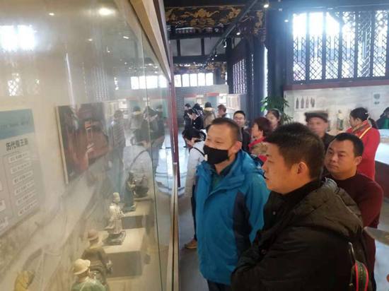 1543805706331754.jpg 參觀客家會(huì)館.jpg