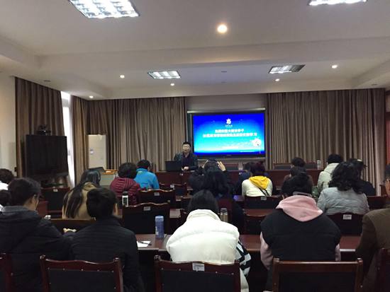 1543903616343768.jpg 龍泉驛區(qū)社區(qū)教育中心主要負責人交流發(fā)言.jpg