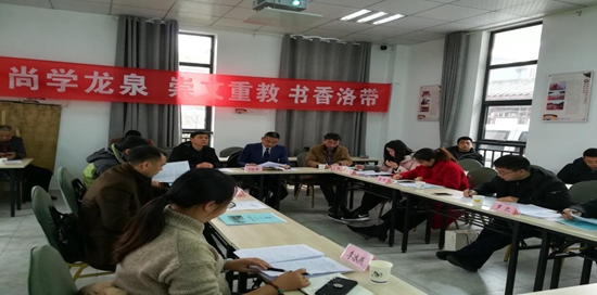 1544665259165547.jpg 專家組聽(tīng)取參評(píng)單位作創(chuàng)建匯報(bào).jpg