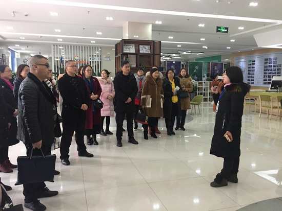 1545099609642387.jpg 實(shí)地考察龍泉驛區(qū)學(xué)習(xí)型五星社區(qū)建設(shè)示范點(diǎn).jpg