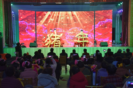 1548310671317665.jpg 寧波市北侖區(qū)春曉成校助力農(nóng)村社區(qū)舉辦迎新文藝晚會(huì) (2).jpg