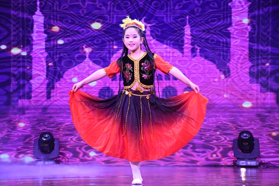 1548310681290424.jpg 寧波市北侖區(qū)春曉成校助力農(nóng)村社區(qū)舉辦迎新文藝晚會(huì) (3).jpg