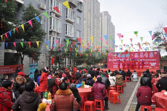 1550136724117175.jpg 腰鼓隊拉開帷幕.jpg