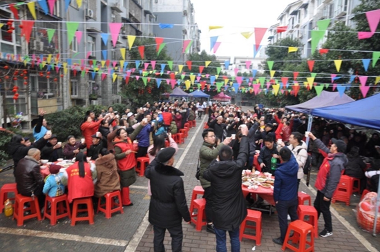 1550136783449023.jpg 舉杯同慶.jpg