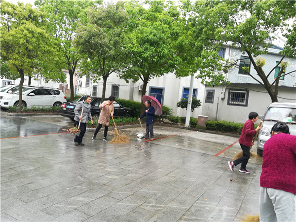 1556440964533328.jpg 北侖區(qū)春曉成校聯(lián)合昆亭村婦聯(lián)開展“奉獻(xiàn)的我們最美麗”活動(dòng).jpg