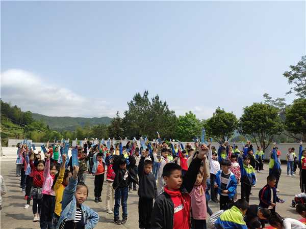 1557048234733598.jpg 綠書(shū)簽進(jìn)校園行動(dòng).jpg