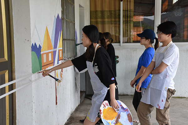 1562293070900570.jpg 寧波大學(xué)暑期社會(huì)實(shí)踐牽手“醉美春曉”農(nóng)村文明示范線 (2)(1).jpg