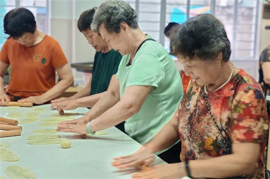 1625221194662842.jpg 巧手做糕點 重溫老味道 (1).jpg